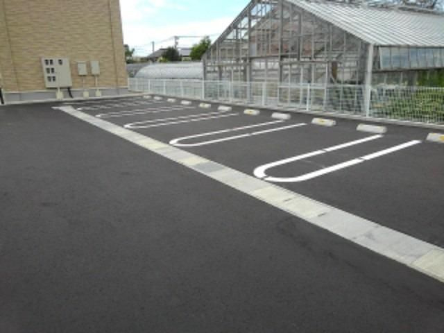 カーサ・カメリアの駐車場