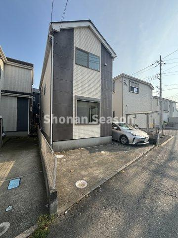 【現地画像あり】平塚市東真土４丁目　中古戸建　33.41坪の外観|H22年築の内・外装共にキレイな新規リフォーム住宅（R8.6月）　
小学校近く、コンビニ・ドラッグストア（徒歩５分）暮らしやすさも魅力の一つ！
ぜひご内見下さい♪