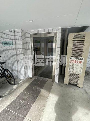 ラヴィエント三ノ輪パークサイドのエントランス