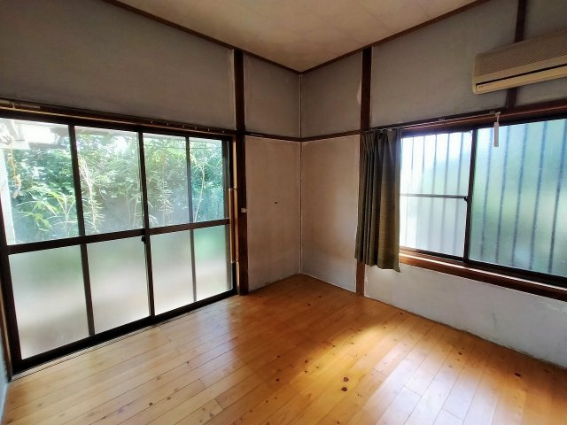 日宇町平家戸建ての洋室