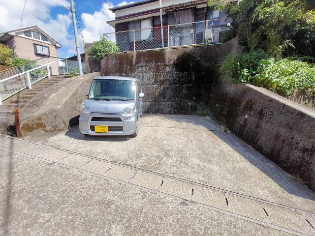 日宇町平家戸建ての駐車場