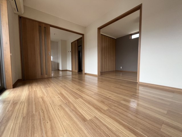 府中市白糸台３丁目のアパートの寝室