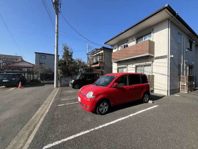 府中市白糸台３丁目のアパートの駐車場