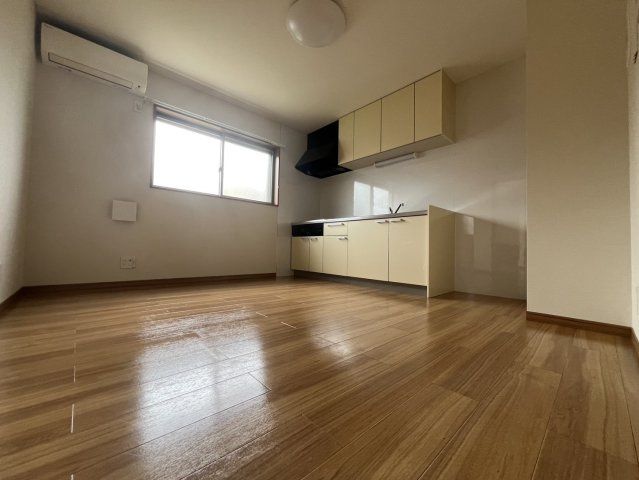 府中市白糸台３丁目のアパートの居間・リビング