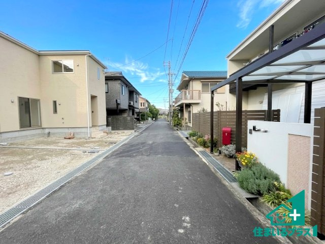 ★19(土)～23(祝)現地見学可能！★守山市下之郷　第2期　全2邸の前面道路含む現地写真|周辺は閑静な住宅街！前面道路広々で車の出し入れも便利です。駐車が苦手な方でも安心して車庫入れできます！