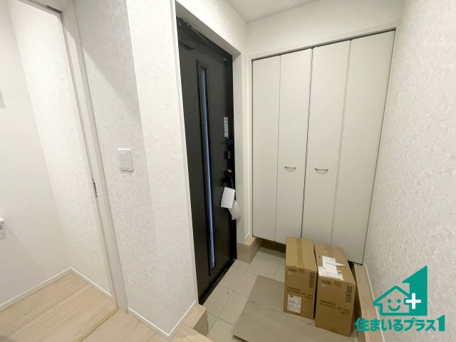 ★19(土)～23(祝)現地見学可能！★守山市下之郷　第2期　全2邸の玄関|シューズボックスにはたくさんの靴が収納できるので玄関周りはいつもスッキリ！ご家族が増えても安心！