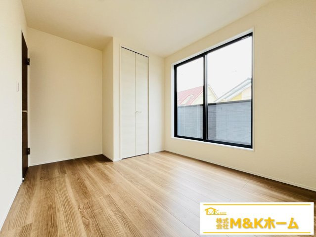 知多市日長台第2　全1棟の洋室|洋室5.4帖　南向きのお部屋です！