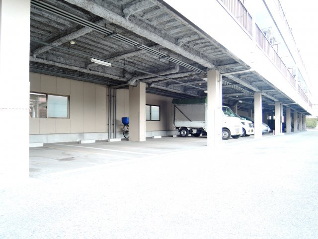 エトワール土橋の駐車場