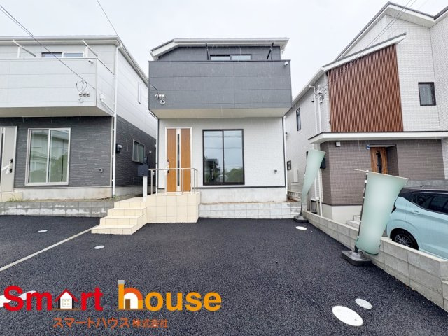 綾瀬市小園南第４の外観|閑静な住宅街に堂々登場！ナチュラルで温かみのある木目調の内装も魅力です。土日祝日即日ご案内可能です♪