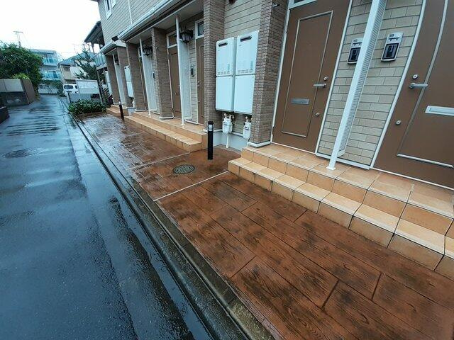 調布市多摩川４丁目のアパートのエントランス