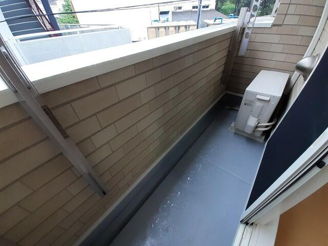 調布市多摩川４丁目のアパートのバルコニー