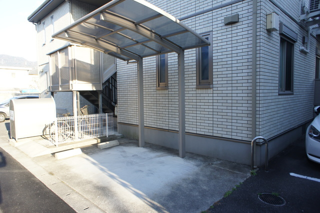 ハウス　えのみやの駐車場