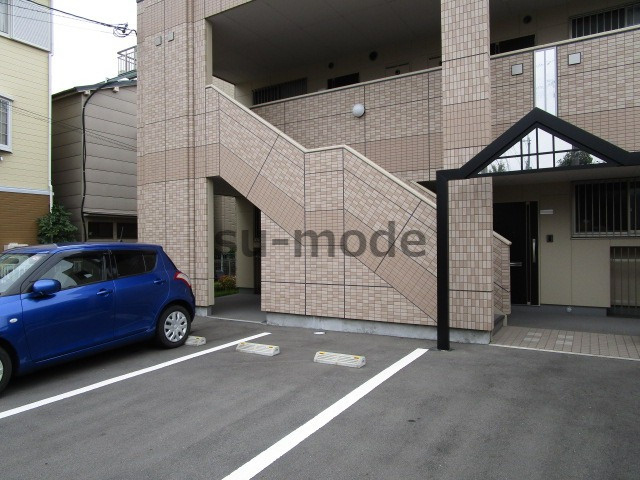 グランチェスタの駐車場