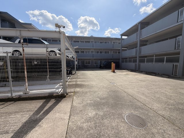 グリーンヒル千里丘の駐車場