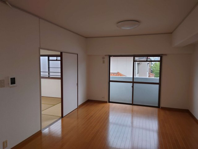 ピアレス賀茂の居間・リビング