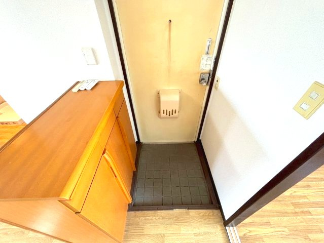 新栄プロパティー喜志Ⅰの玄関