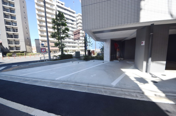 クレイシア入谷の駐車場