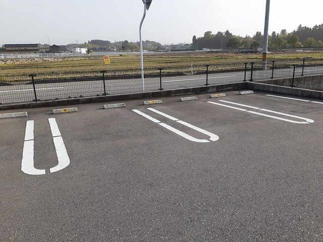 ローレルＮＳⅦの駐車場