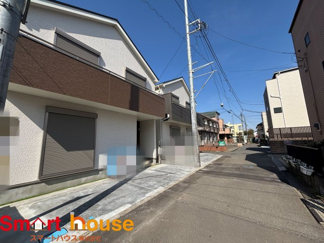 相模原市南区相模台６丁目　新築3棟の前面道路含む現地写真|オシャレな外観は、人の目を引くだけではなく自慢したくなりますね！植木を置いたりアレンジは、自由です。自分の好みに仕上げましょう♪

