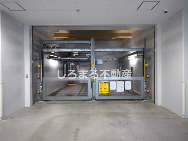 プランドール北浜の駐車場