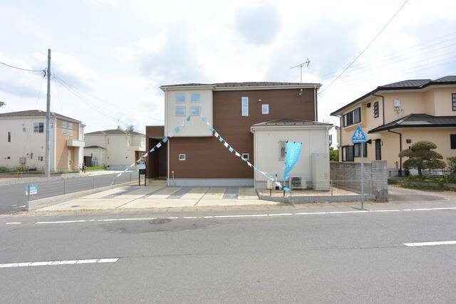 【前面道路含む現地写真】