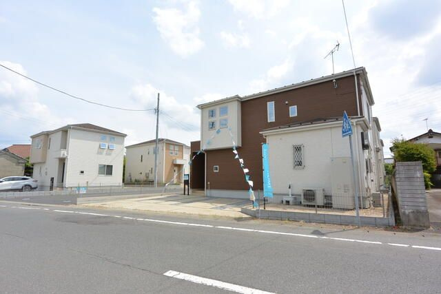 【前面道路含む現地写真】