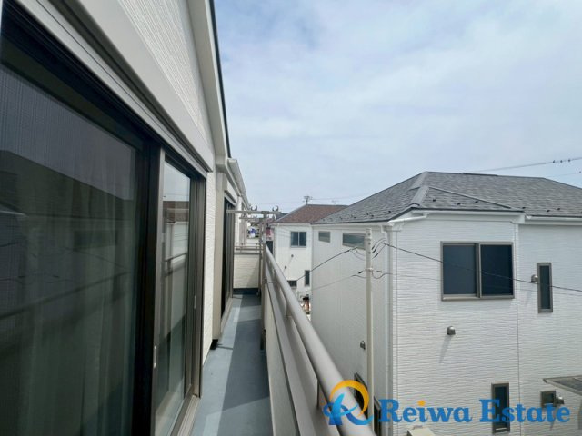 中古戸建　茅ヶ崎市甘沼のバルコニー|2部屋から行き来できるつづきバルコニー