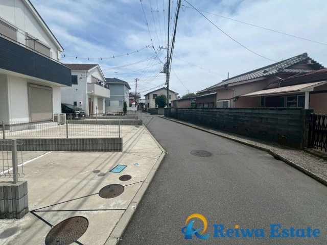 中古戸建　茅ヶ崎市甘沼の前面道路含む現地写真|南西側4.5ｍに接道