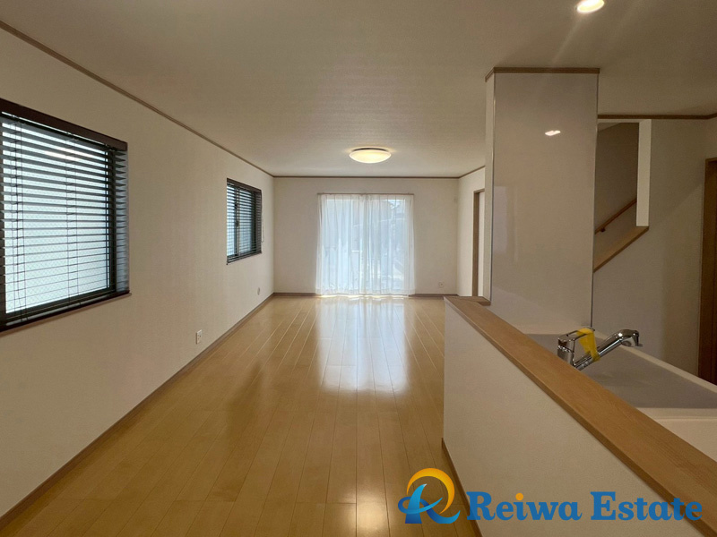 中古戸建　茅ヶ崎市甘沼の居間・リビング|寛ぎとコミュニケーションを育む居心地のよい場所。家族との時間、自分の時間共に大切にできる空間がここにあります。