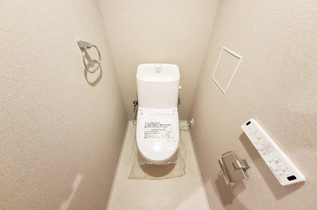 シャルマンフジスマート東岸和田駅前のトイレ|トイレ：便器・温水洗浄便座を新調済み。