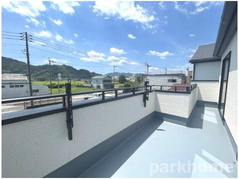 いの町駅東町 -2期3棟・2号棟-新築戸建てのバルコニー|南向きバルコニー