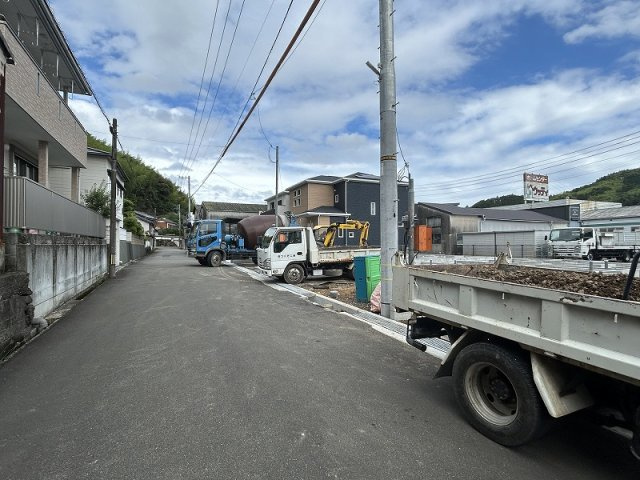 いの町駅東町 -2期3棟・2号棟-新築戸建ての前面道路含む現地写真