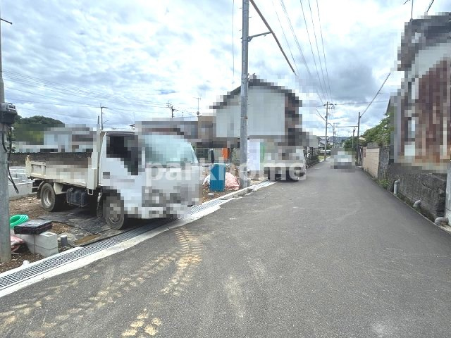 いの町駅東町 -2期3棟・2号棟-新築戸建ての前面道路含む現地写真