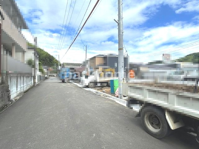 いの町駅東町 -2期3棟・2号棟-新築戸建ての完成予想図|家具の配置がしやすい綺麗な形のLDKとなっており模様替えも自由に楽しめるため自分たち好みの快適な空間を簡単に演出できます。