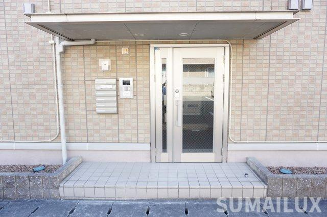 合志市幾久富のアパートのエントランス