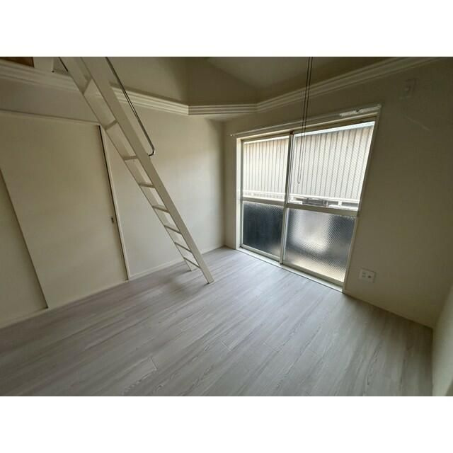 川口市柳根町のアパートの居間・リビング