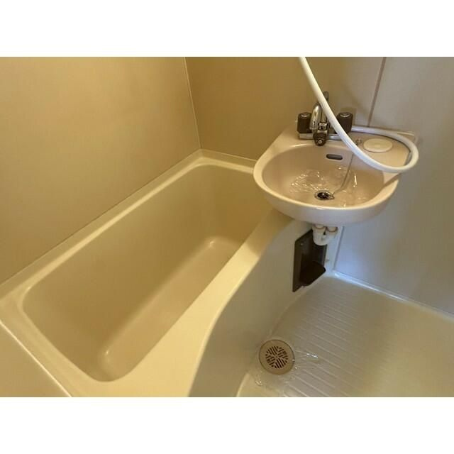 川口市柳根町のアパートの浴室