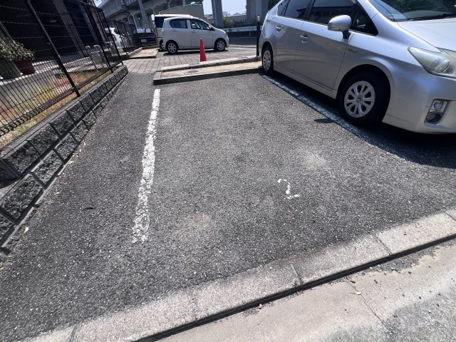 エステリーオ A棟の駐車場