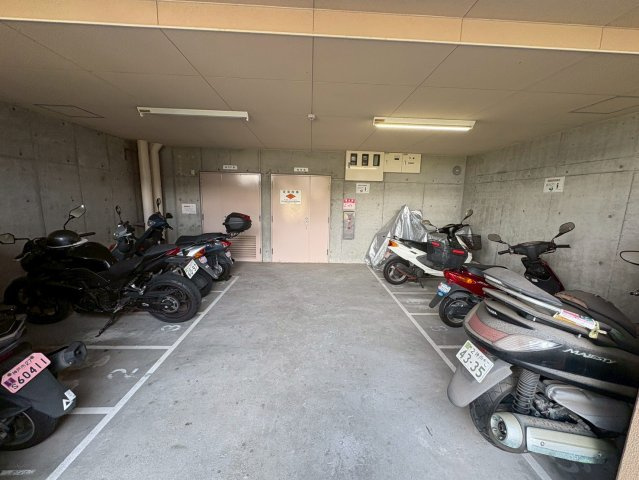 ルイシャトレ垂水壱番館の駐輪場