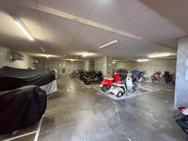 ルイシャトレ垂水壱番館の駐輪場