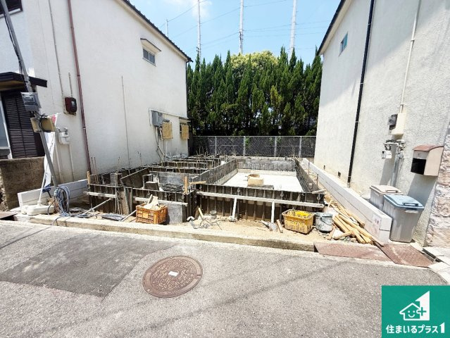 松原市西大塚　第2期　新築一戸建ての外観|周辺は落ち着いた街並みの住宅地！子育てがしやすい住環境です！まだ未完成ですが、現地でしかわからない事もございます。是非一度ご覧ください。