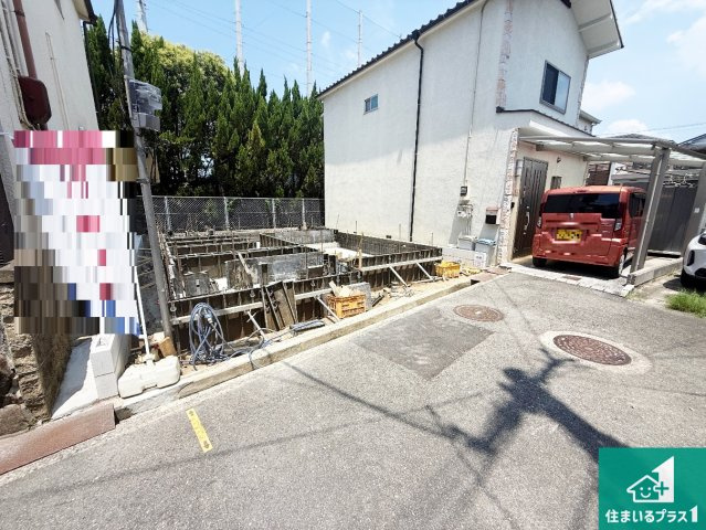 松原市西大塚　第2期　新築一戸建ての前面道路含む現地写真|周辺は落ち着いた街並みの住宅地！子育てがしやすい住環境です！まだ未完成ですが、現地でしかわからない事もございます。是非一度ご覧ください。