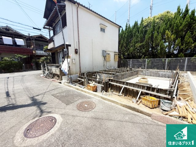 松原市西大塚　第2期　新築一戸建ての前面道路含む現地写真|周辺は落ち着いた街並みの住宅地！子育てがしやすい住環境です！まだ未完成ですが、現地でしかわからない事もございます。是非一度ご覧ください。