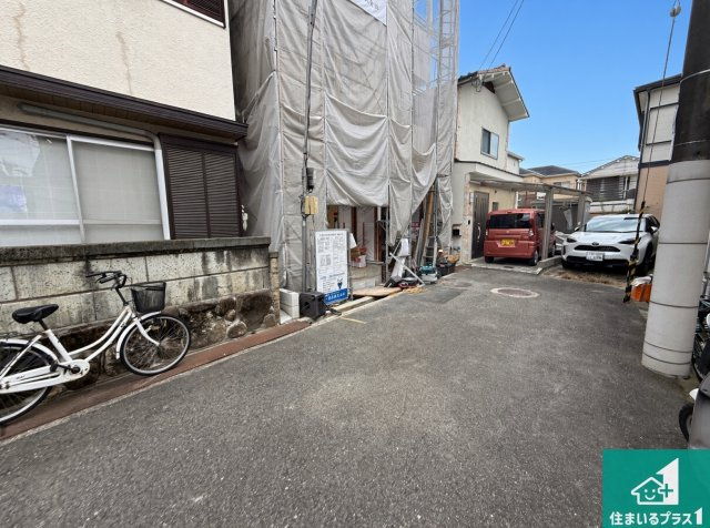 松原市西大塚　第2期　新築一戸建ての前面道路含む現地写真|周辺は落ち着いた街並みの住宅地！子育てがしやすい住環境です！まだ未完成ですが、現地でしかわからない事もございます。是非一度ご覧ください。