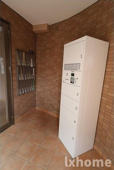 プラスコート西豊川のロビー|ゆとりのあるロビーです