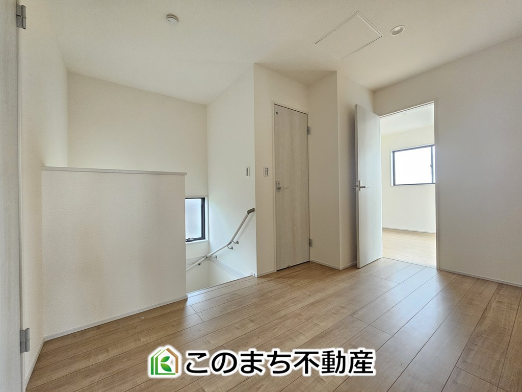 LiveleGarden.S上三川町上三川第11の内装|手すり付きで小さなお子様にも安心の階段スペースです☆
