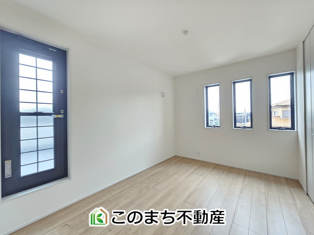 LiveleGarden.S上三川町上三川第11の洋室|ペアガラスは断熱性・気密性・防音・防犯にとても効果的です。