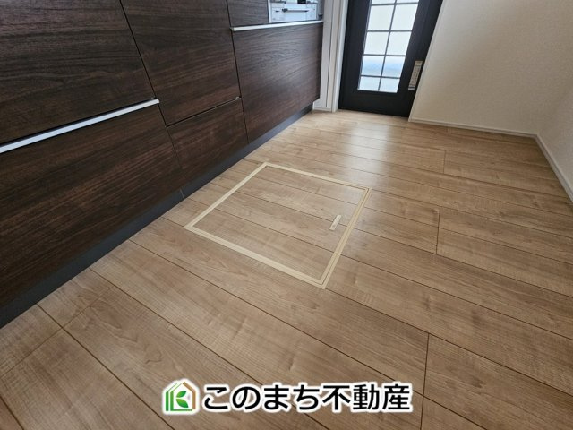 LiveleGarden.S上三川町上三川第11の内装|床下収納は意外と容量があり、日常のストックにも大活躍です♪
