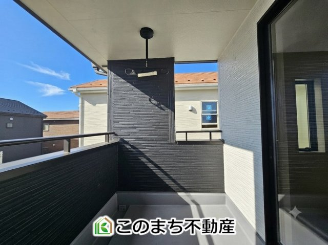 LiveleGarden.S上三川町上三川第11のバルコニー|南向きの大型バルコニーは陽当り良好で、たっぷりのお洗濯物もよく乾きます！
さらにインナーバルコニーなので雨の日でも安心してお出かけできますね♪