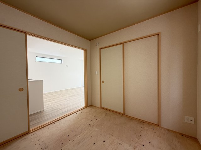 八重瀬町安里（全3棟）B号棟の和室|B号棟　和室4.5帖＋収納付き♪